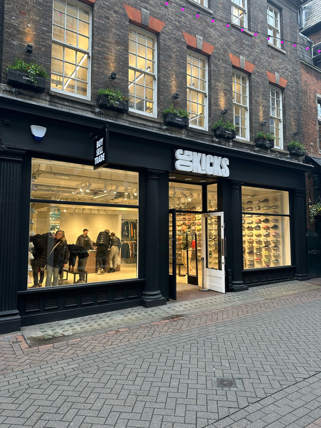 OG KICKS TO LAUNCH IN LONDON!