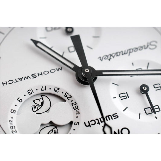 Swatch x Omega Bioceramic Moonswatch Mission To Moonphase Snoopy SO33W700