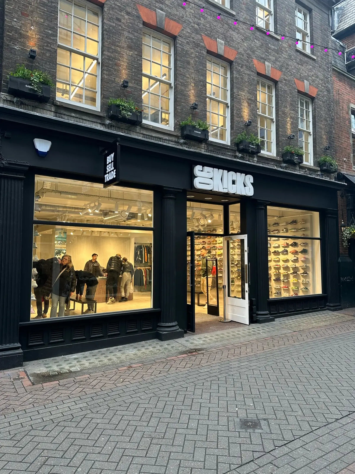 OG KICKS TO LAUNCH IN LONDON!