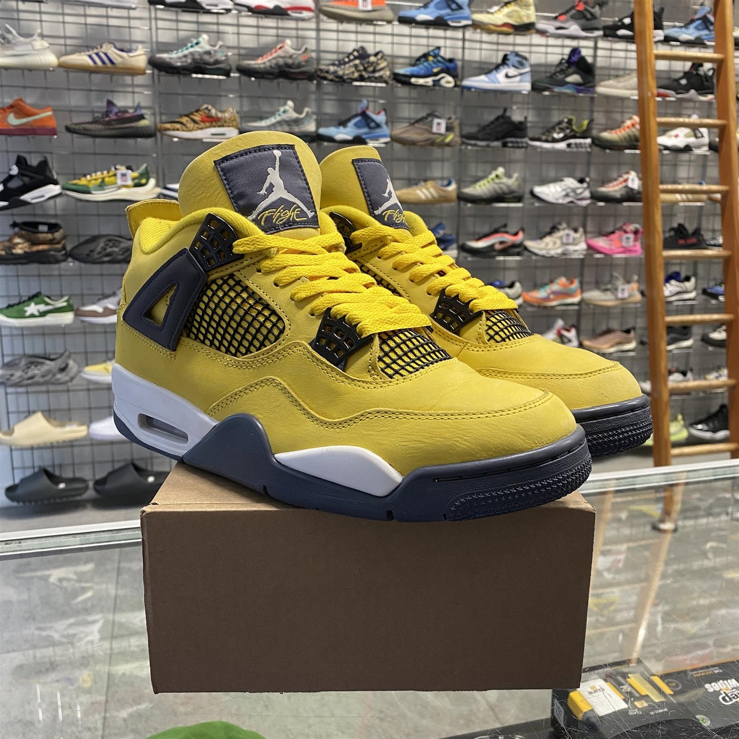 Jordan 4 Retro 'Lightning' (2021) UK8.5