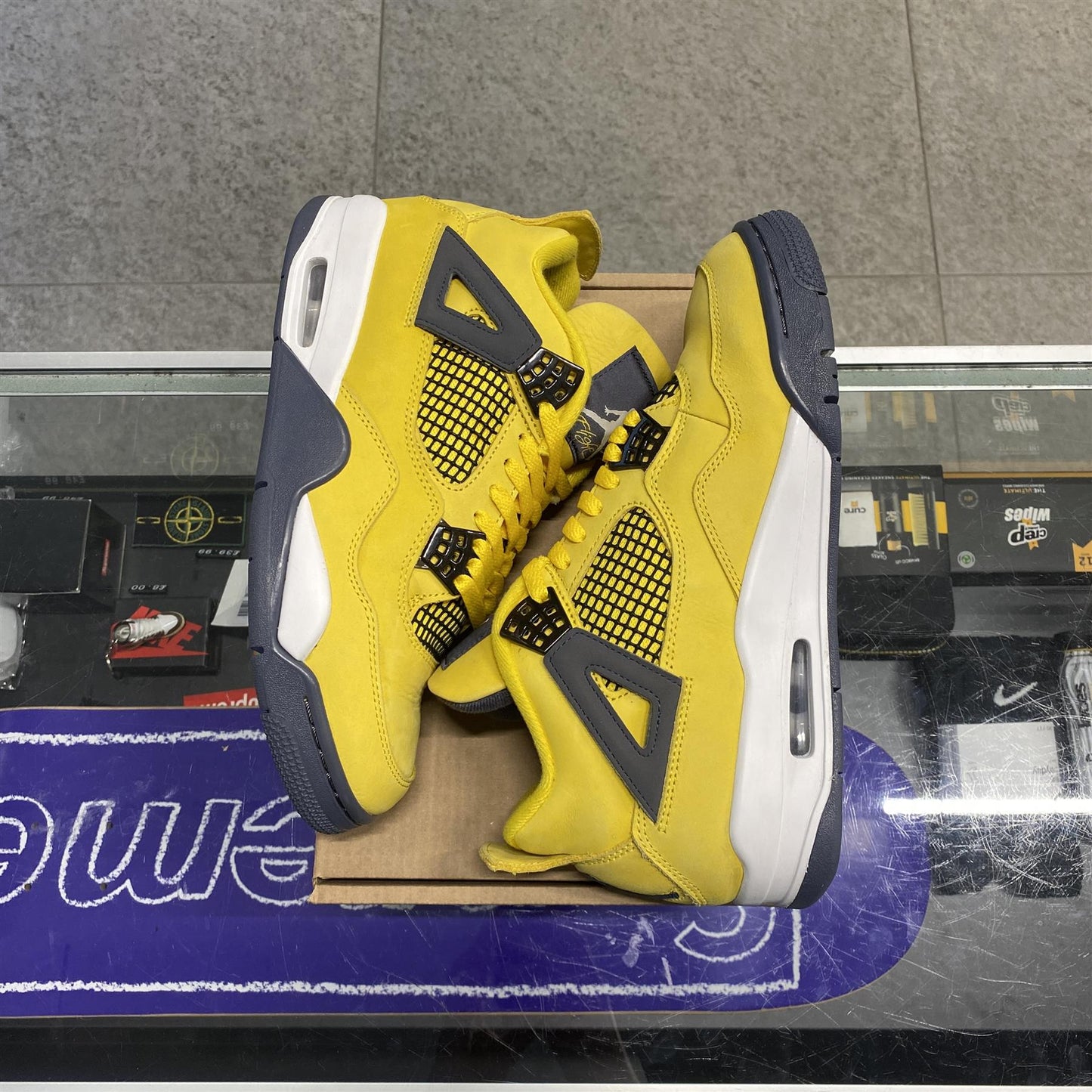 Jordan 4 Retro 'Lightning' (2021) UK8.5