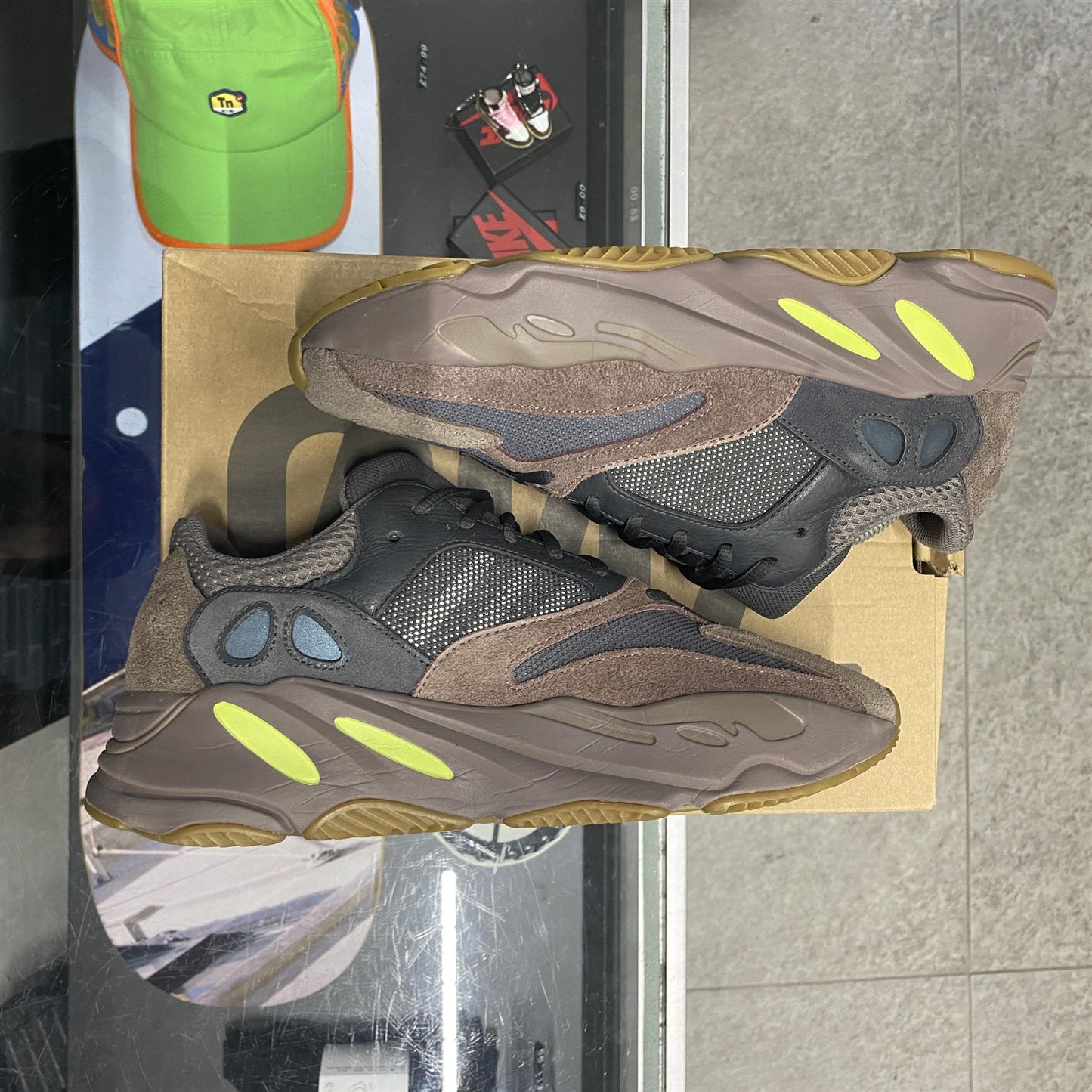 Yeezy Boost 700 'Mauve' UK9.5