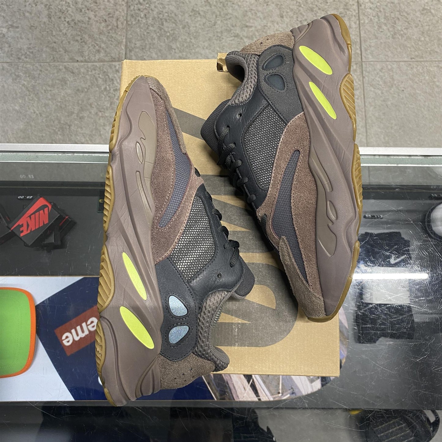 Yeezy Boost 700 'Mauve' UK9.5