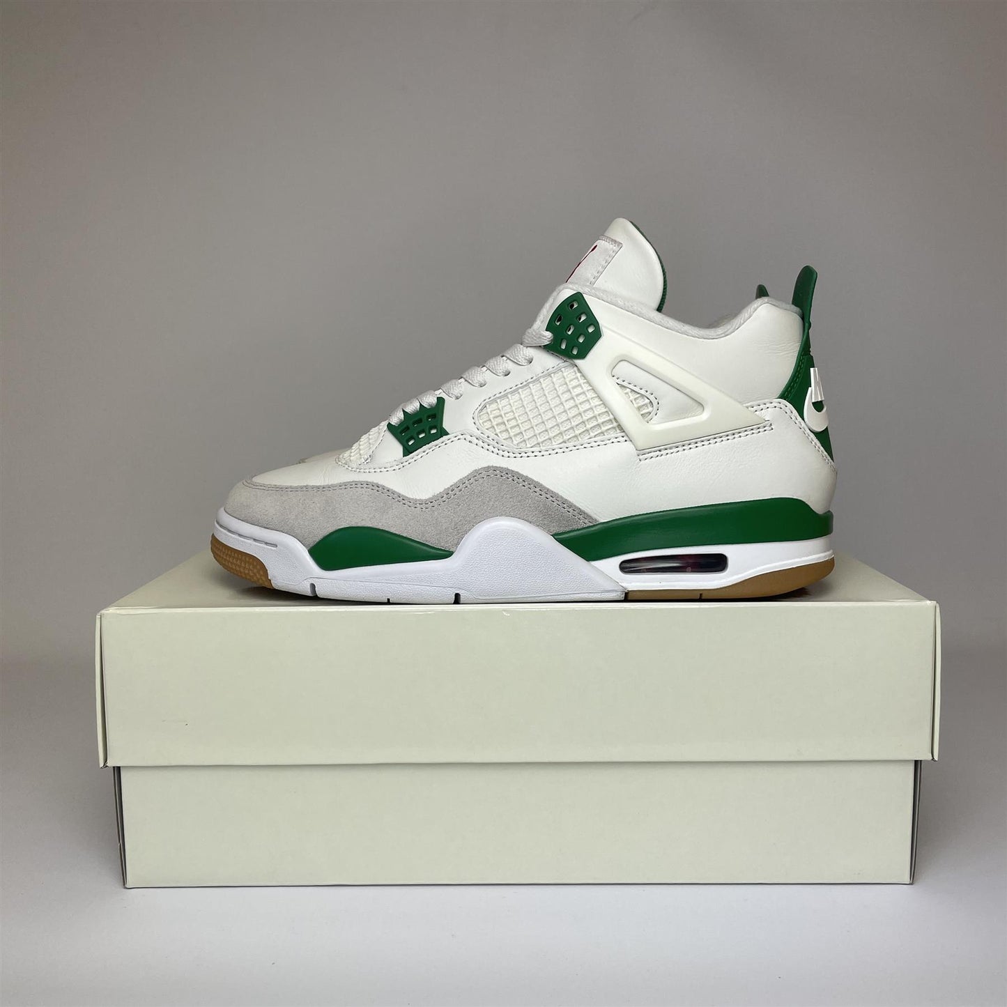 Jordan 4 Retro SB Pine Green UK8