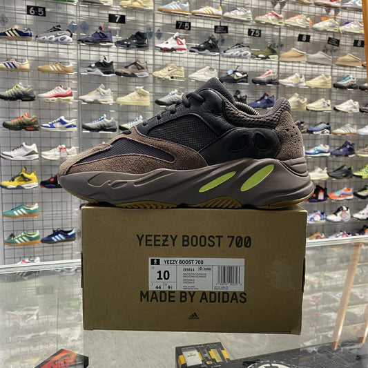 Yeezy Boost 700 'Mauve' UK9.5