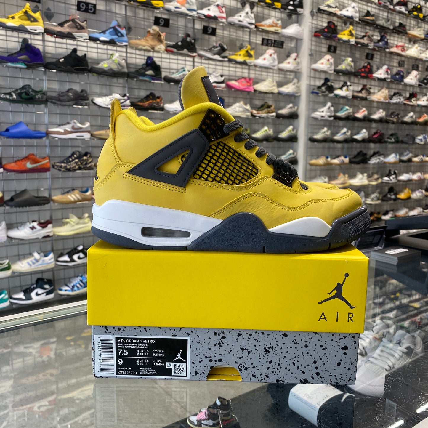 Jordan 4 Retro Lightning UK6.5