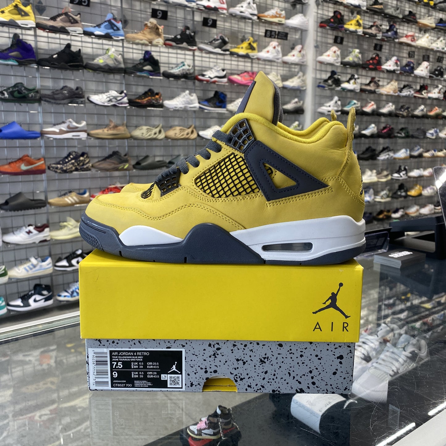 Jordan 4 Retro Lightning UK6.5