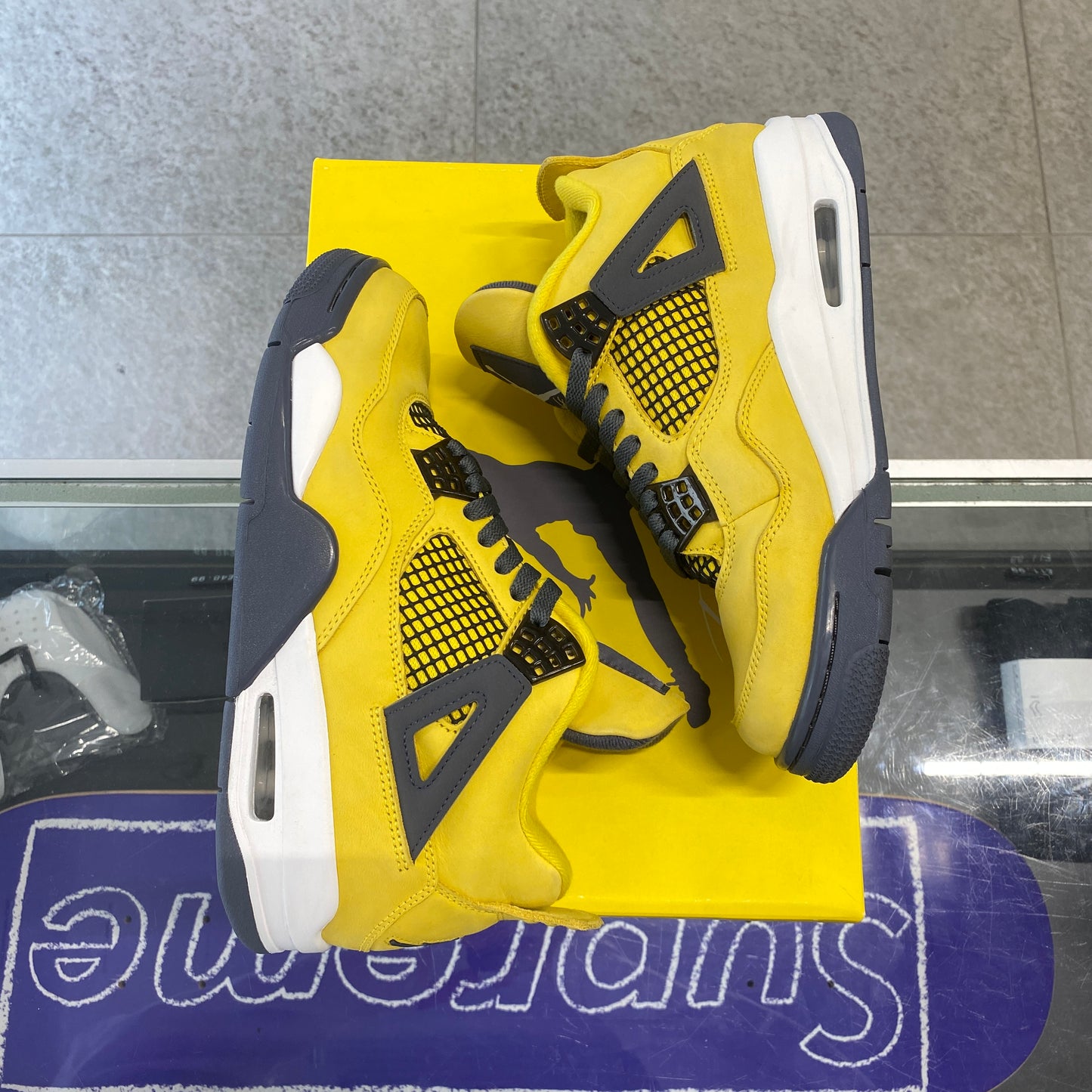 Jordan 4 Retro Lightning UK6.5