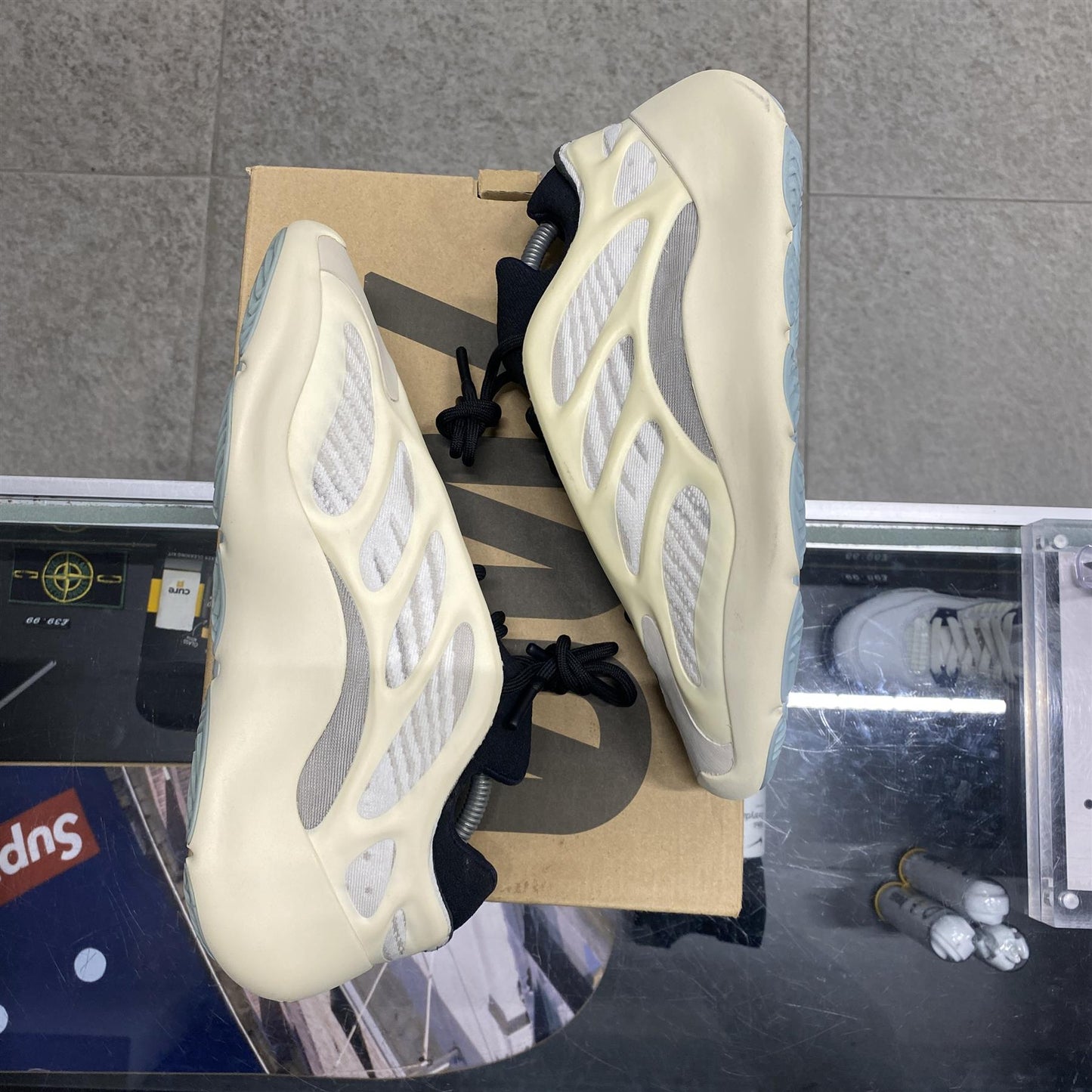 Adidas Yeezy 700 V3 'Azael' UK8.5