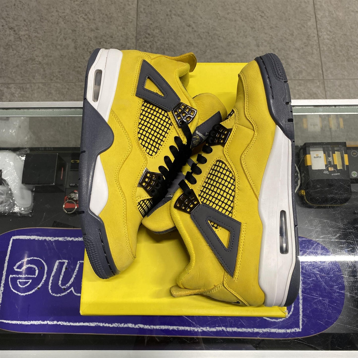 Air Jordan 4 Retro 'Lightning' (2021) UK7.5