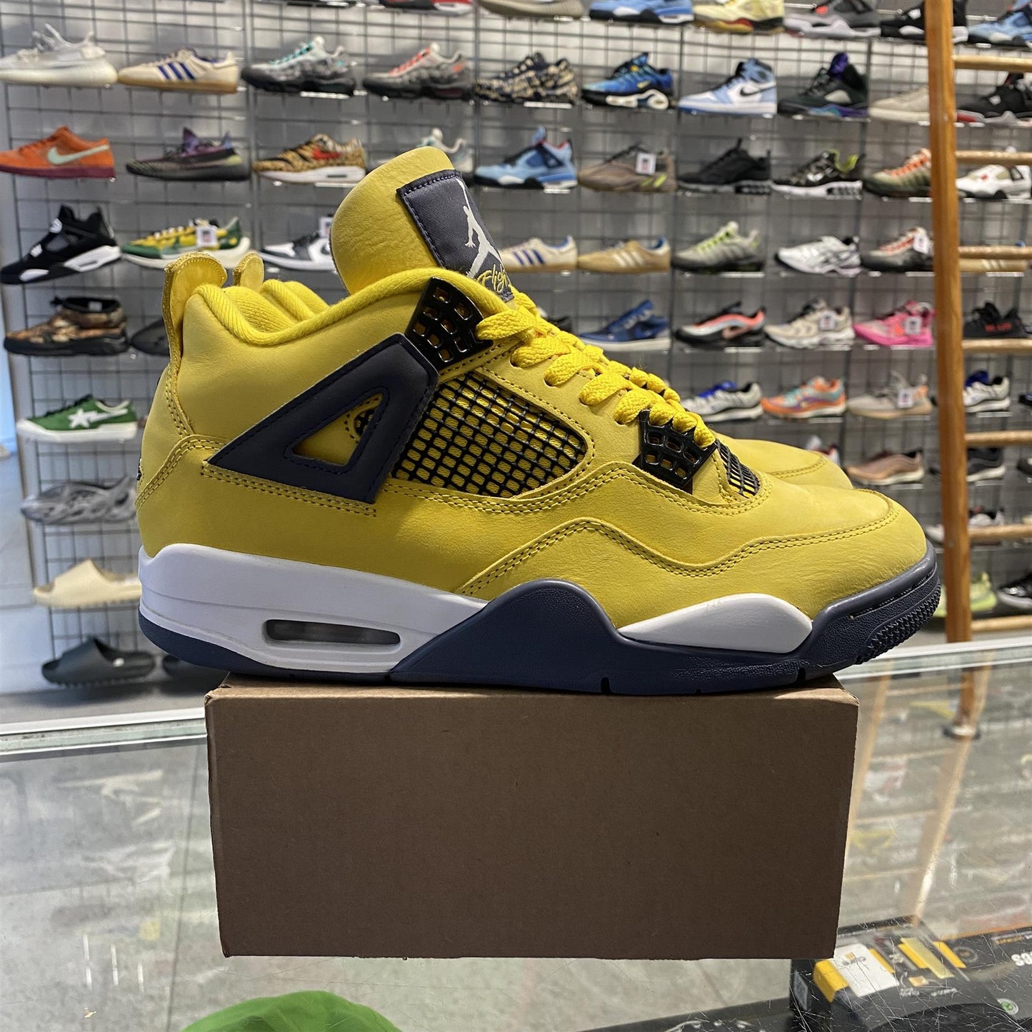 Jordan 4 Retro 'Lightning' (2021) UK8.5