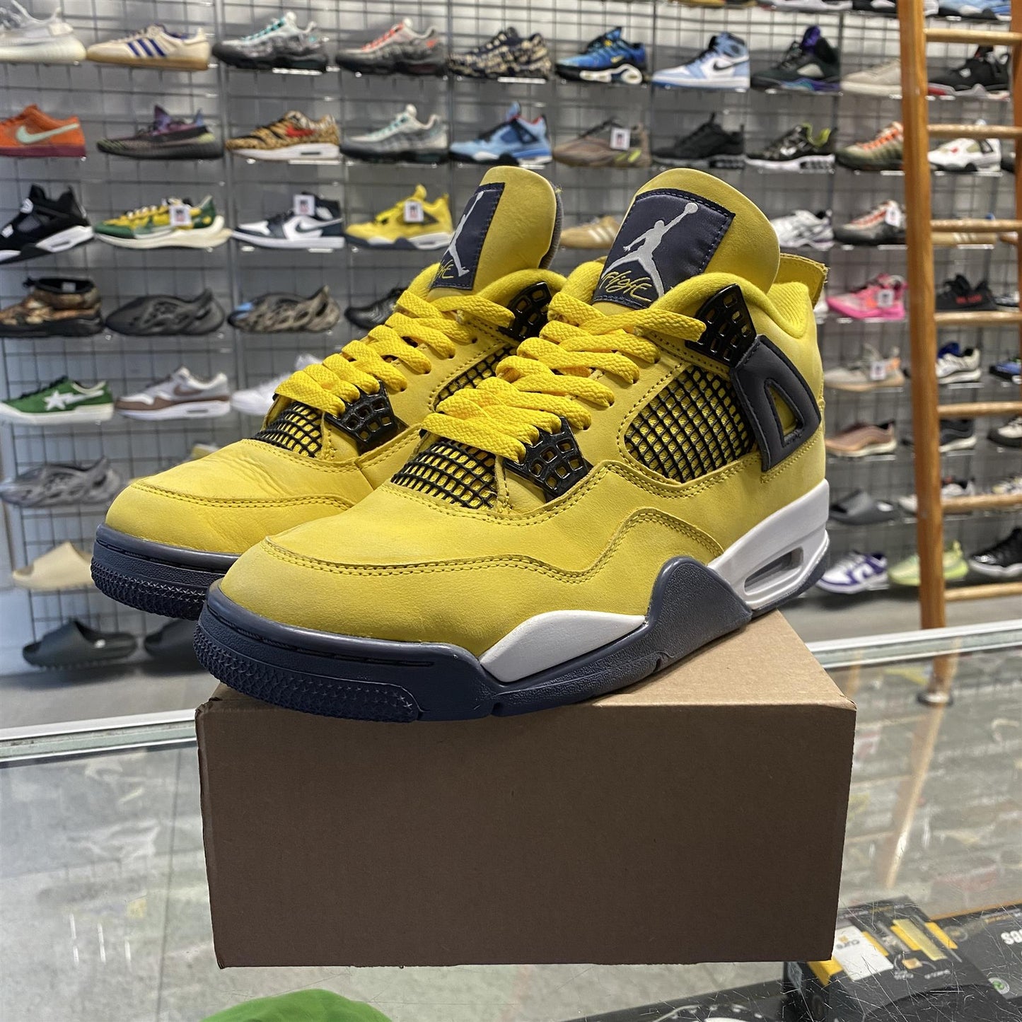 Jordan 4 Retro 'Lightning' (2021) UK8.5