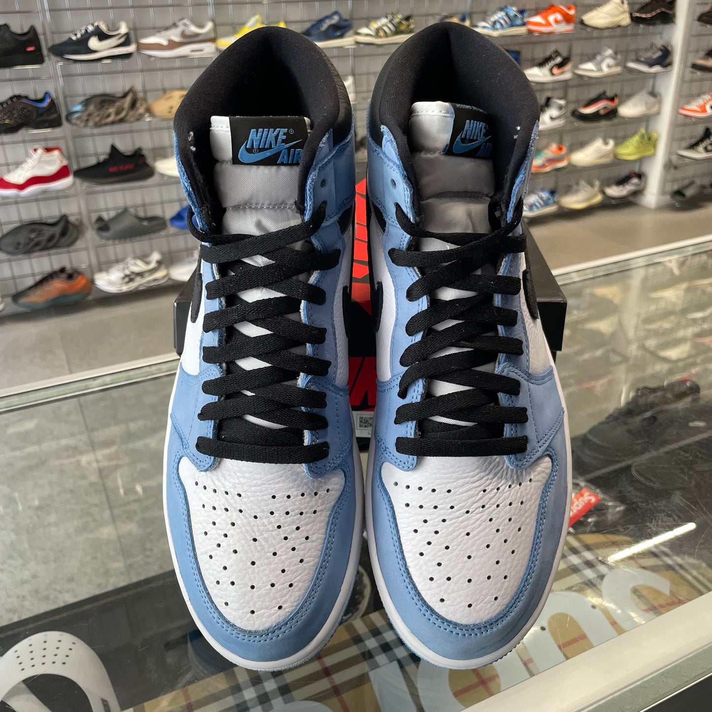 Jordan 1 Retro High OG 'University Blue' UK9*