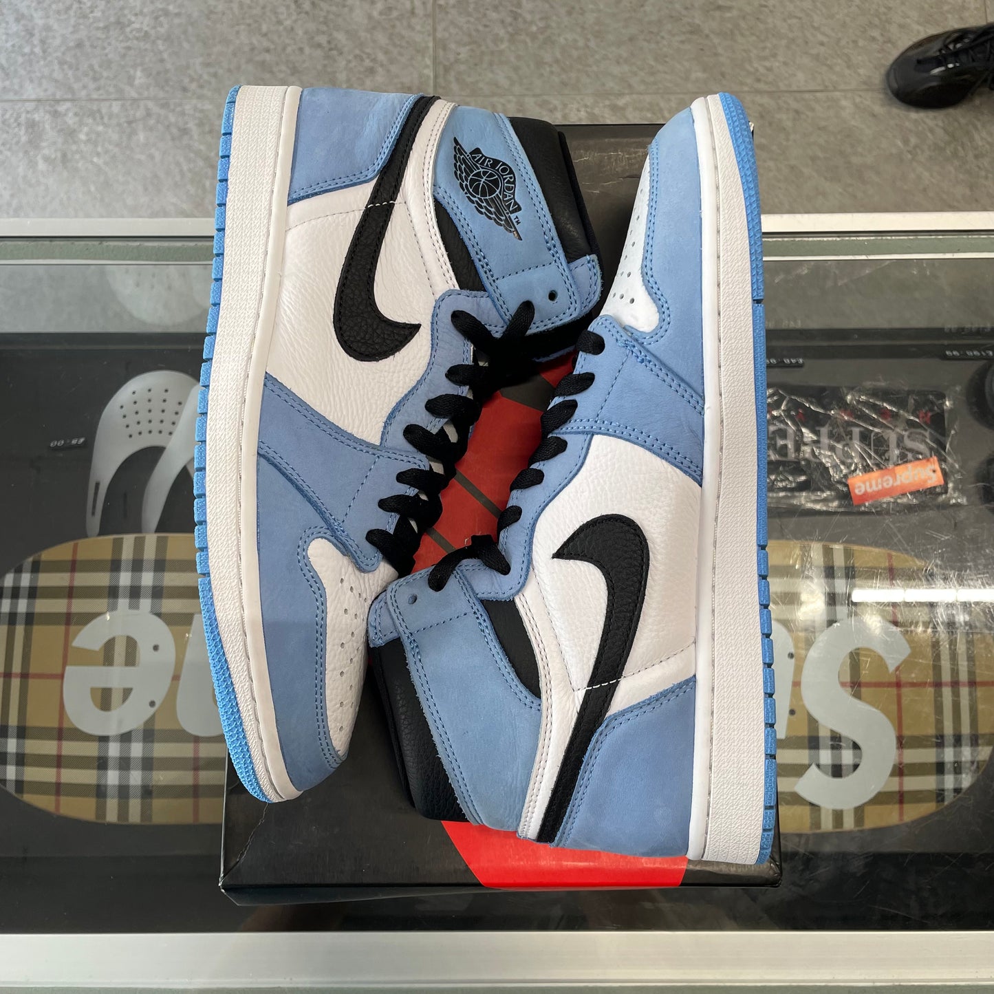 Jordan 1 Retro High OG 'University Blue' UK9*