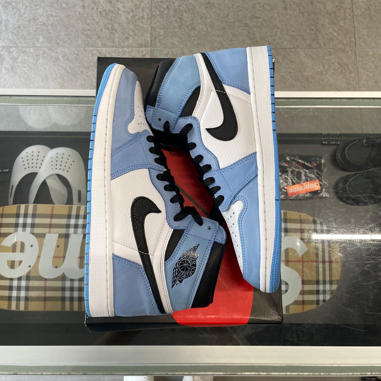 Jordan 1 Retro High OG 'University Blue' UK9*