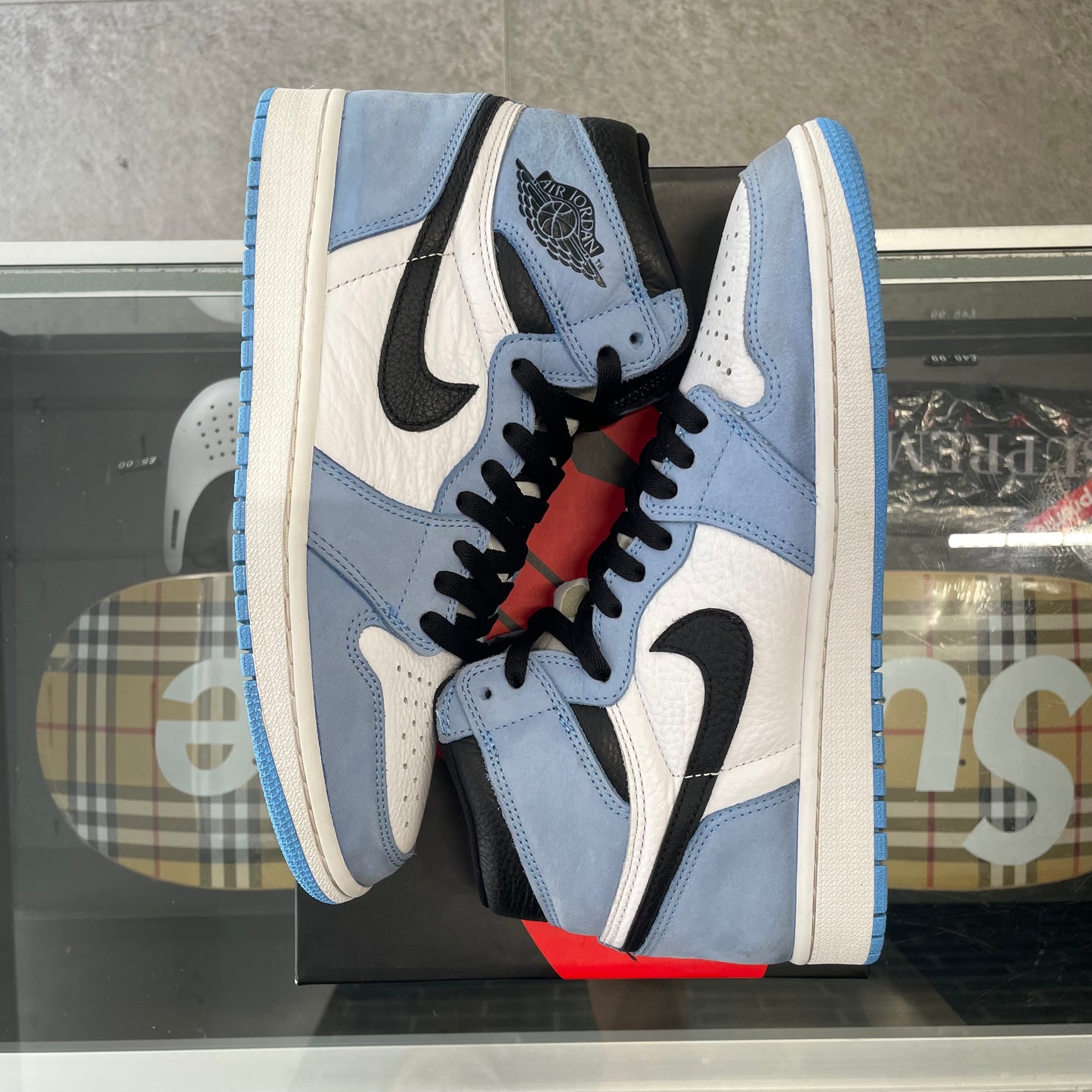 Jordan 1 Retro High OG 'University Blue' UK8